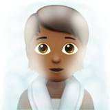 persona en una sauna: tono de piel oscuro medio