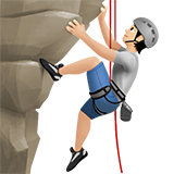 persona escalando: tono de piel claro