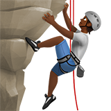 persona escalando: tono de piel oscuro medio