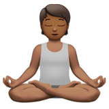 persona en posición de loto: tono de piel oscuro medio