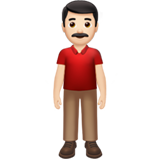 hombre de pie: tono de piel claro