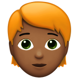 persona adulta: tono de piel oscuro medio y pelo pelirrojo