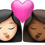 beso: mujer, mujer, tono de piel claro, tono de piel oscuro medio