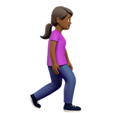 mujer caminando: tono de piel oscuro medio y hacia la derecha