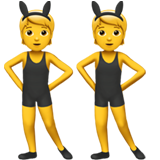 personas con orejas de conejo