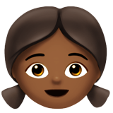 niña: tono de piel oscuro medio