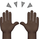 manos levantadas celebrando: tono de piel oscuro