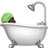 persona en la bañera: tono de piel oscuro