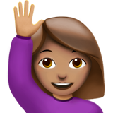 mujer con la mano levantada: tono de piel medio