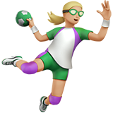 mujer jugando al balonmano: tono de piel claro medio