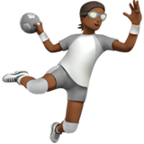 persona jugando al balonmano: tono de piel oscuro medio