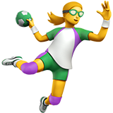 mujer jugando al balonmano